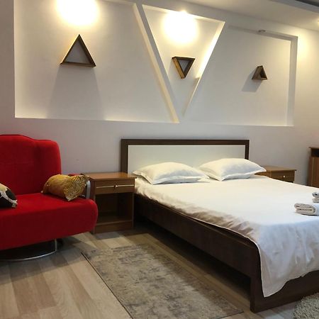 Charming And Intimate Getaway In Bucharest - Near Unirii Square Apartment Exterior photo