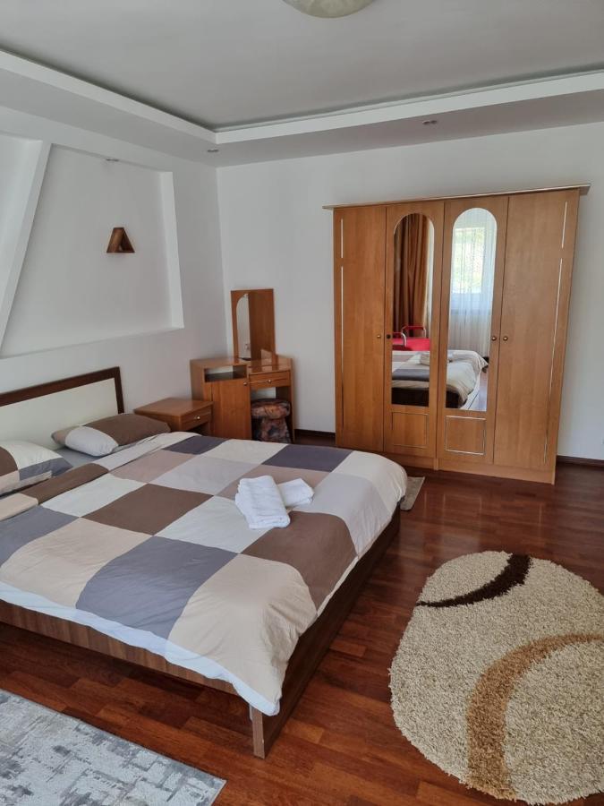 Charming And Intimate Getaway In Bucharest - Near Unirii Square Apartment Exterior photo